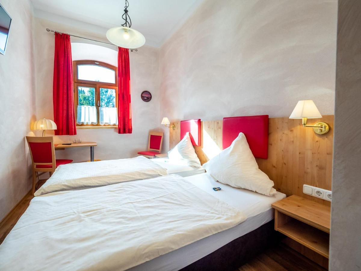 Hotel Kleinkunstbuehne Zur Post Beim John In Obing Extérieur photo